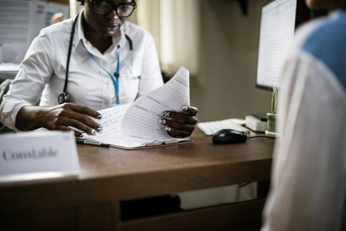 patient-is-meeting-doctor-1200x801.jpg